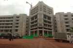 Construction de l'immeuble siège du Ministère des Travaux Publics : En attente du matériel de finition pour la livraison. 